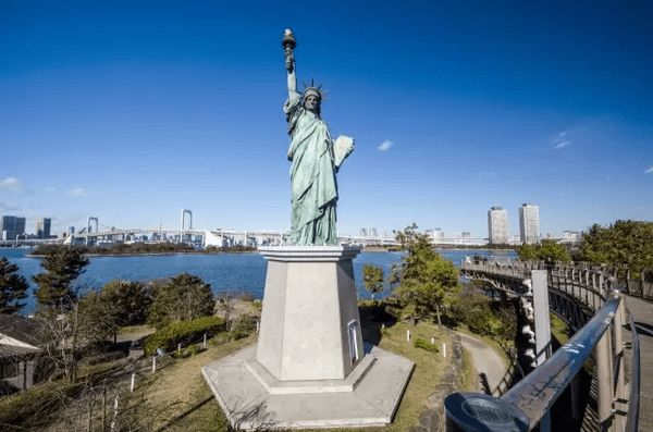 美国旅游包车必看景点-自由女神像
